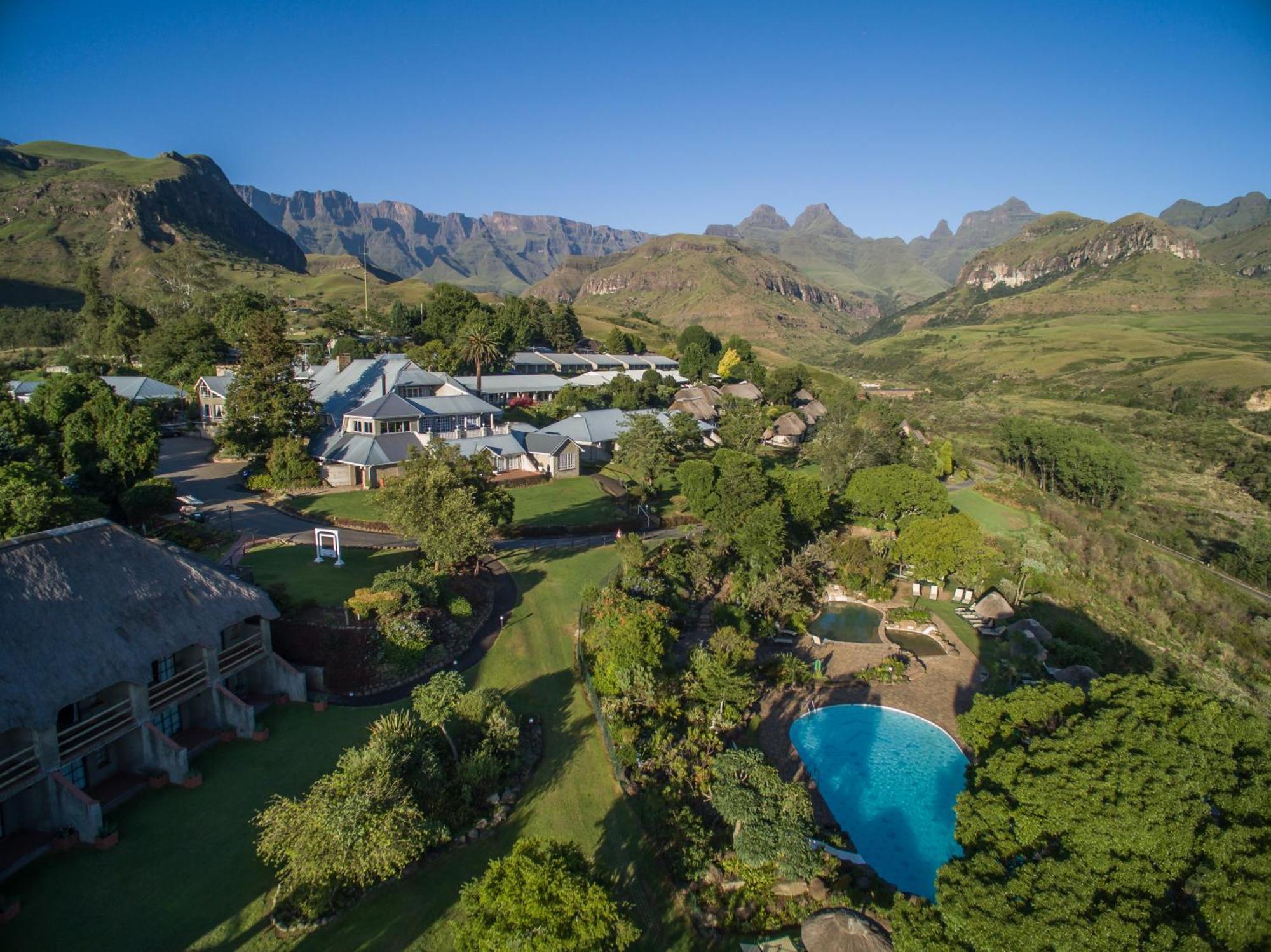 Cathedral Peak Hotel Winterton Exterior photo